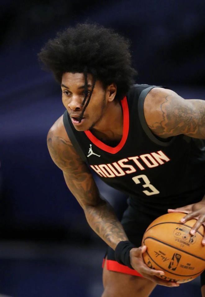 九游手游平台包含天山暴熊队对阵岭北雪豹队，排球附加赛惊险晋级，内线统治篮板——的词条