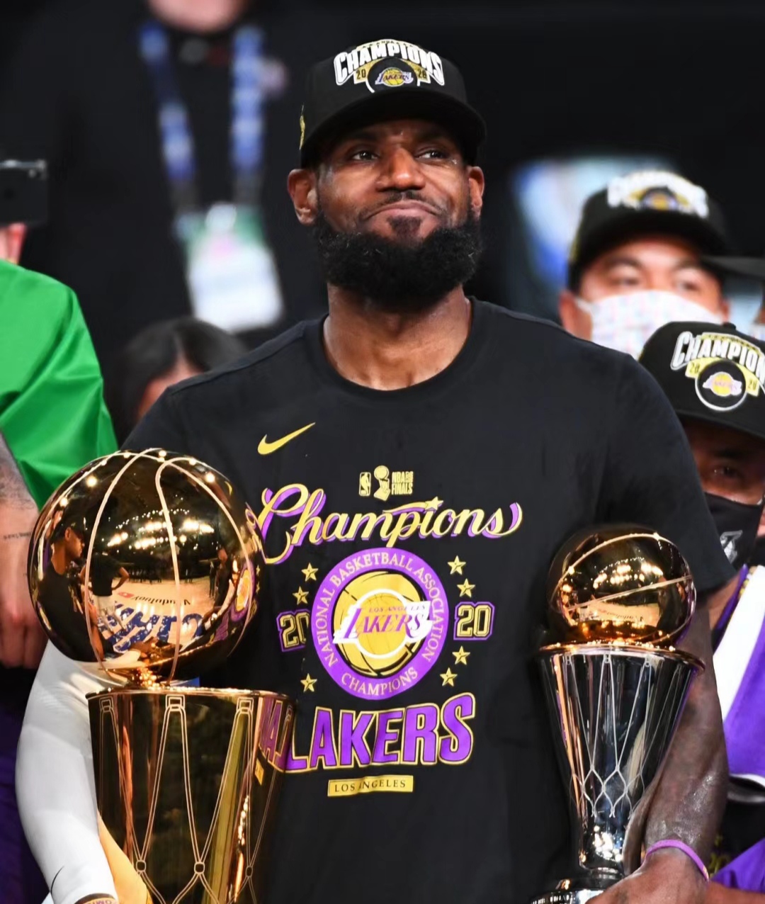 九游官方网站詹姆斯在塞尔维亚队比赛中高光表现，惊险取胜引发热议！的简单介绍